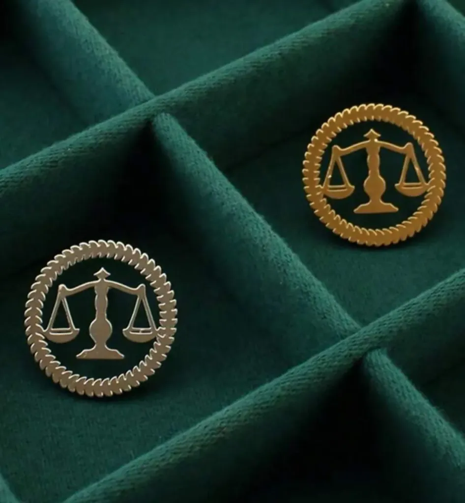 PIN BALANZA (Dorado)