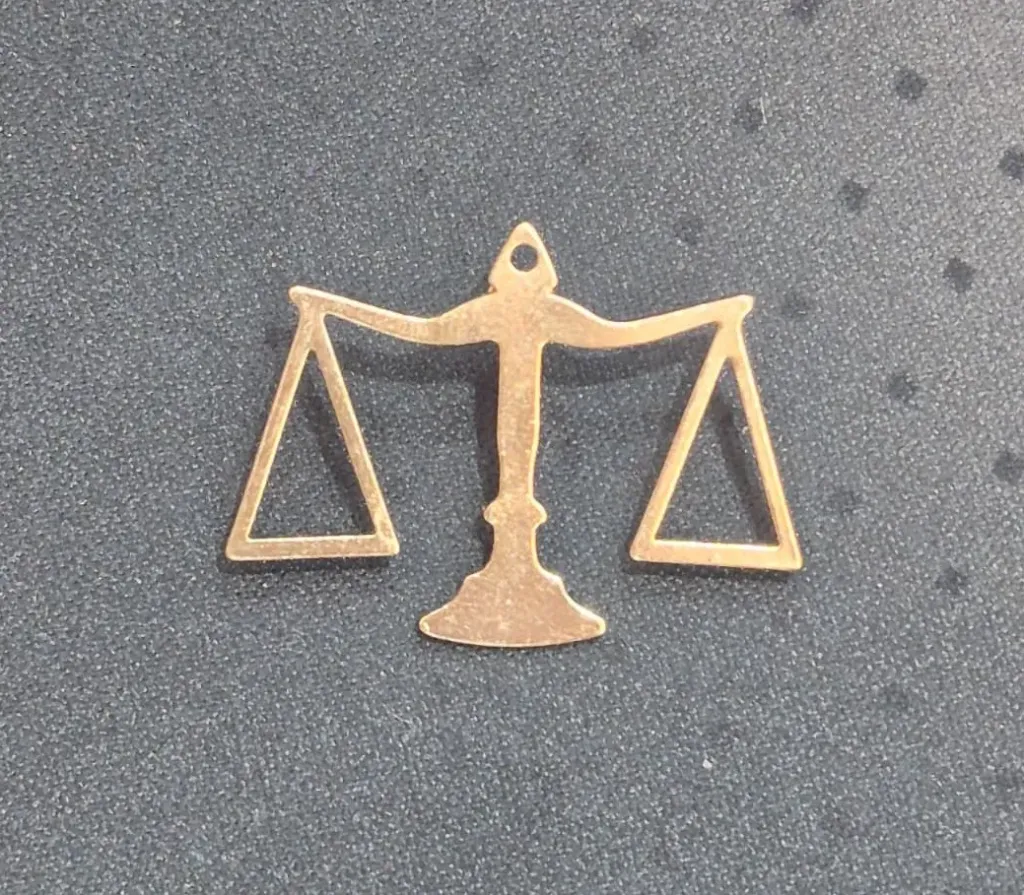 PIN BALANZA SENCILLO