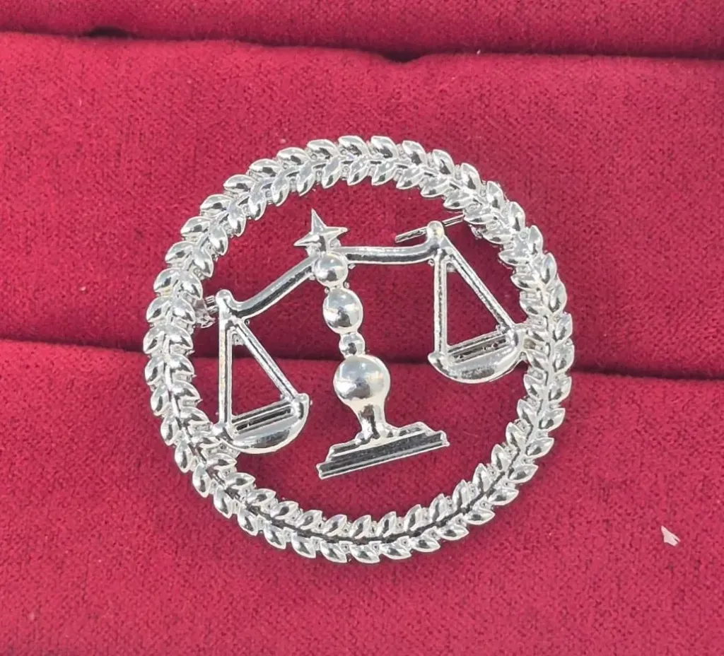 BROCHE BALANZA REDONDO