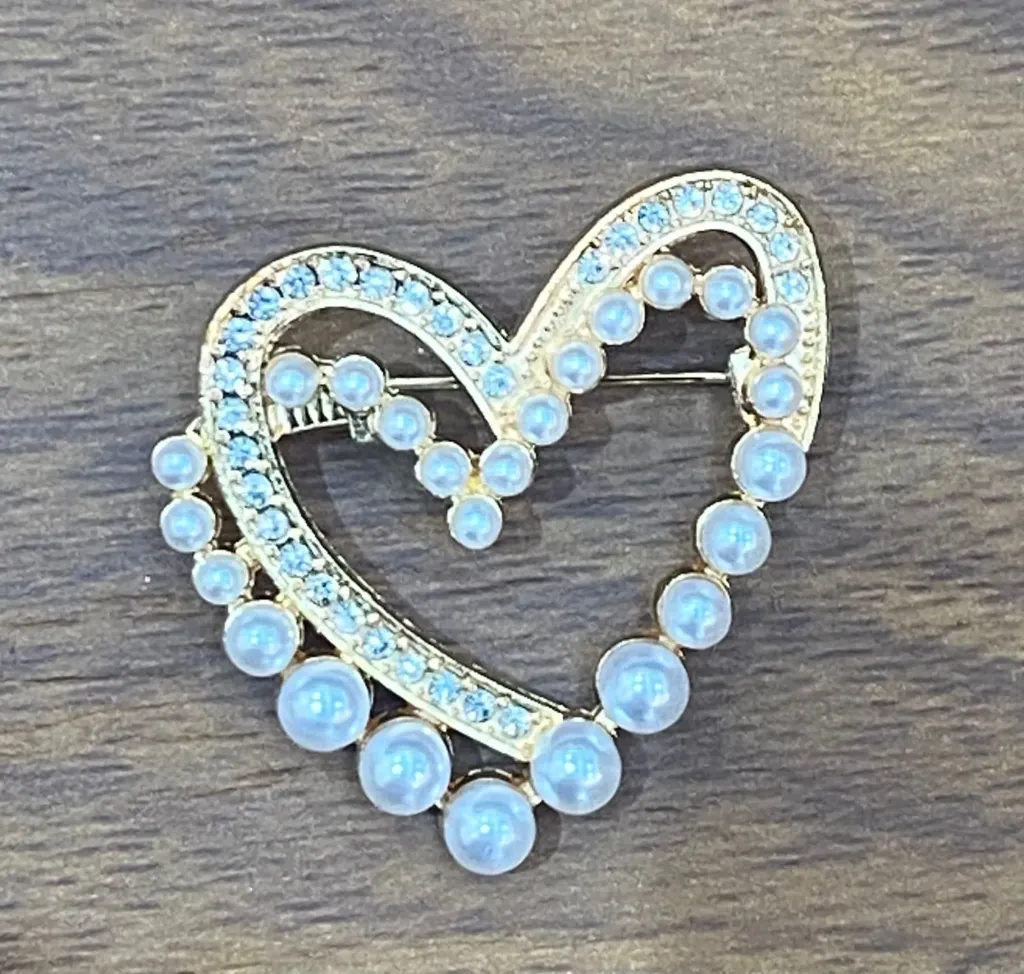 BROCHE TIPO CORAZON